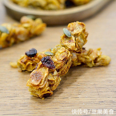 玉米片|#一口新年味，全家享佳味# 玉米脆片能量棒