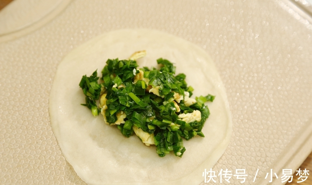 油炸|想吃春卷太容易，不揉面不油炸，简单快手就是一锅，当早餐一级棒