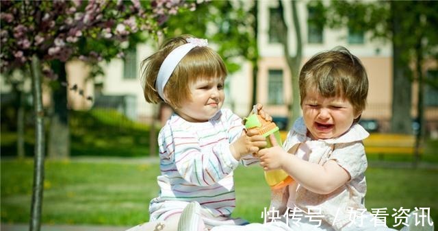 爸爸|亲姐妹俩同时生下双胞胎,两对双胞胎同一个爸爸,一家人好幸福