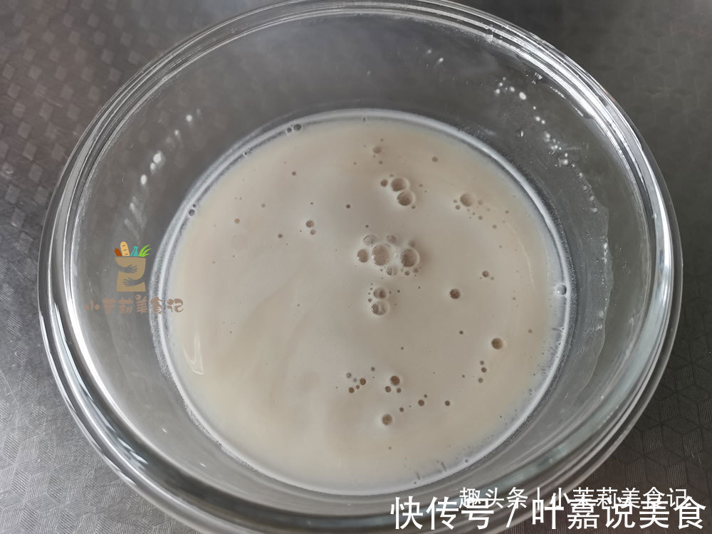 秋季天凉发面太慢,30年面点师牢记“1放1窍门”,15分钟发满盆