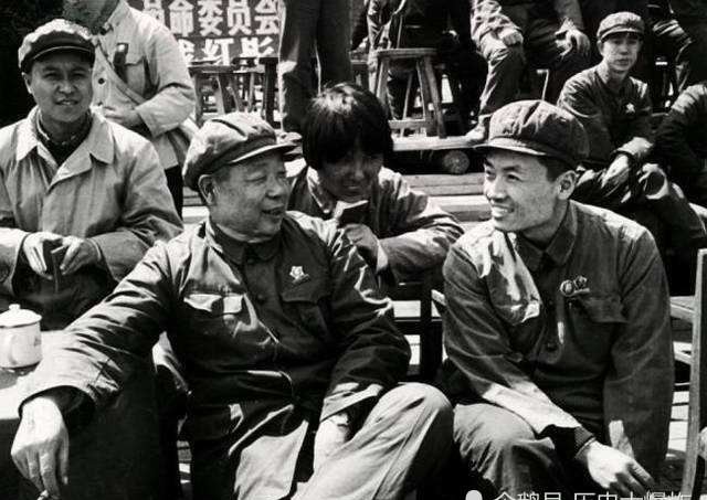 金砖|他贵为开国上将却不知黄金为何物，竟拿金砖垫床，还随手扔进粪坑