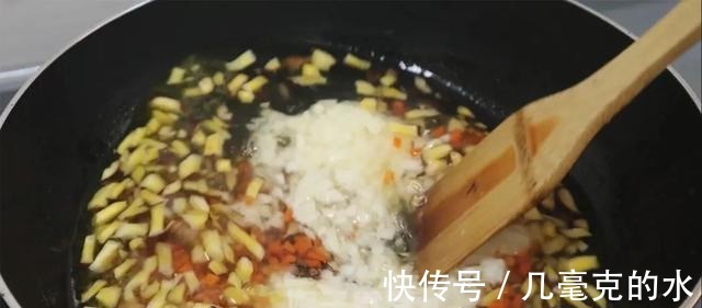 包子这样做,柔软鲜嫩,不用揉面、不用擀皮,做法简单又营养!