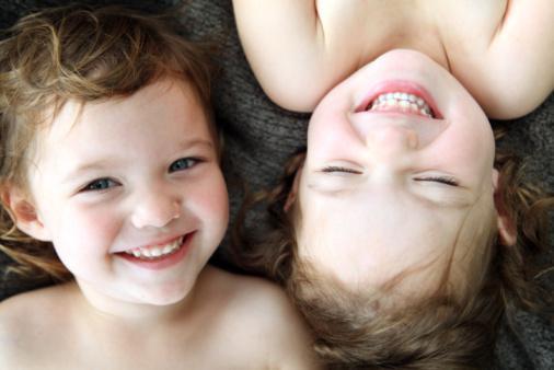 安娜|亲姐妹各生下双胞胎,经医生鉴定,4个孩子爸爸是同一人