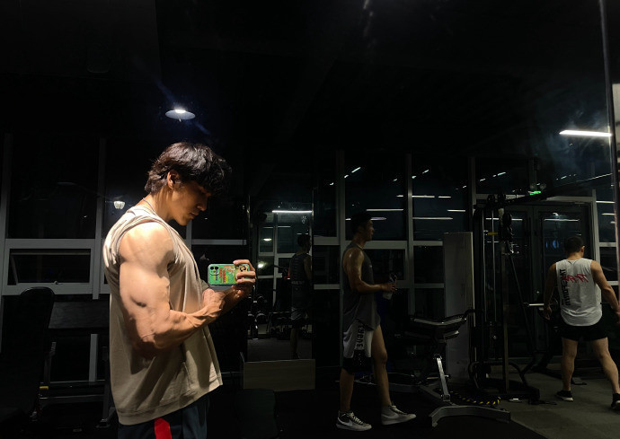 35岁肌肉大男孩, 三分练七分吃, 看他的伙食就知道为啥又高又壮了