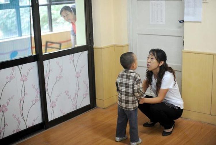 幼儿园老师|幼儿园放学，家长的三种接娃方式，不光老师讨厌，对孩子危害极大