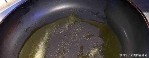 采食|鱼刺卡在喉咙里,喝醋也不行,教你1招,鱼刺自己跑出来,快收藏