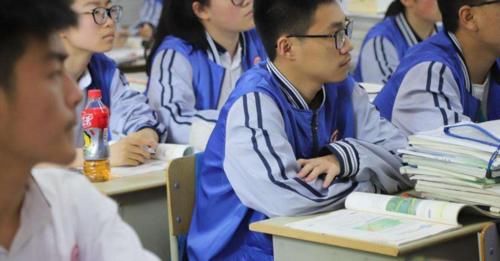 “钱学森字体”VS“衡水字体”，没对比就没有伤害，好坏一目了然