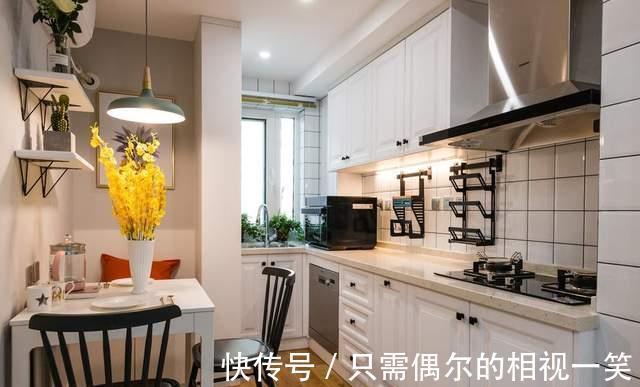 精致|50m2老破小爆改：餐厨合并功能叠加，一居改两室，精致又清新！