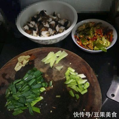 豆瓣酱|早上不知道吃什么，一碗家常菜大盘鸡全搞定