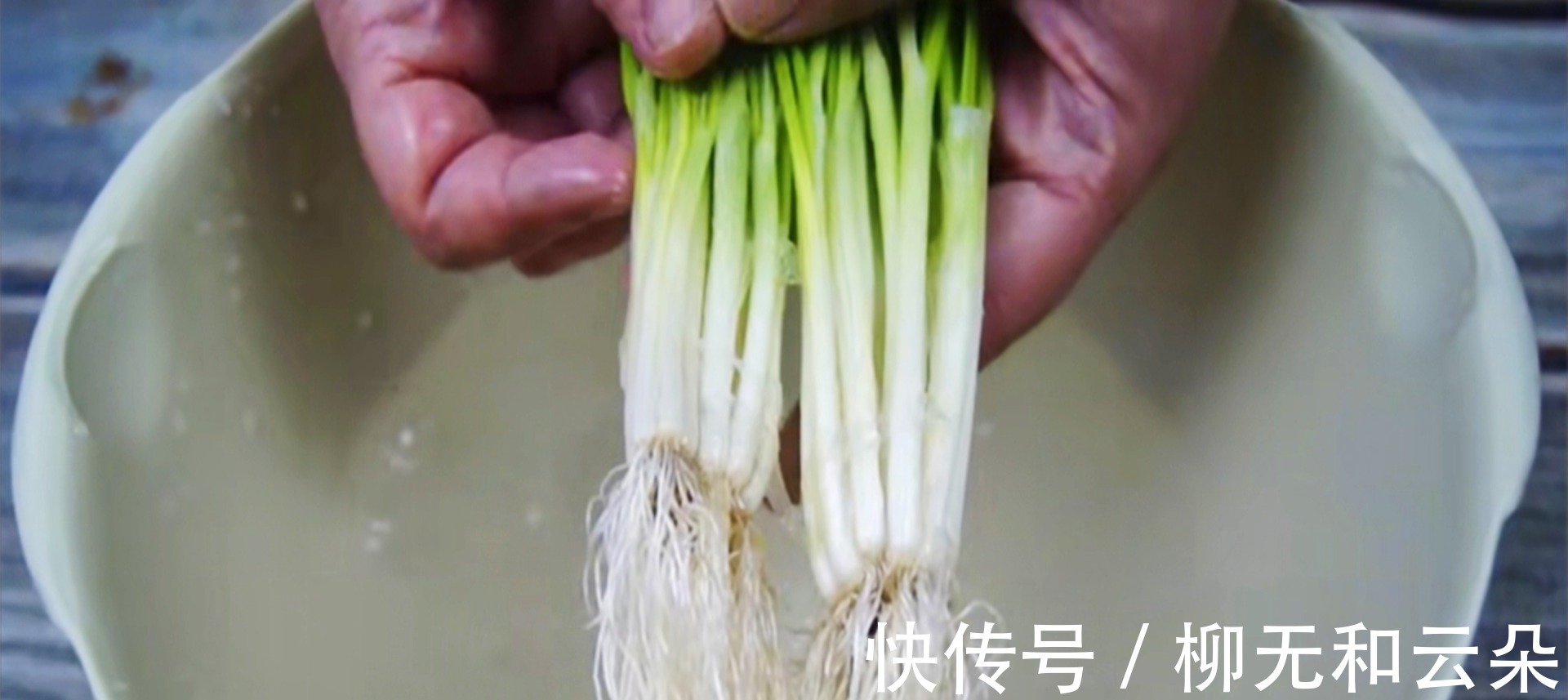 才知道，这种小葱千万不要吃，多亏老妈提醒我，看完别再买了！