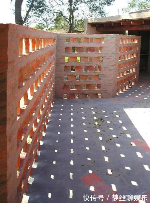 水泥|家里剩2车红砖,老爸就砌了个院墙,一格一格镂空通风全村第一家