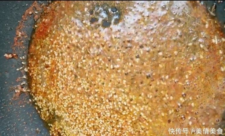 炸土豆片撒上这种调料,香味瞬间提升10倍,一盘上来秒光。