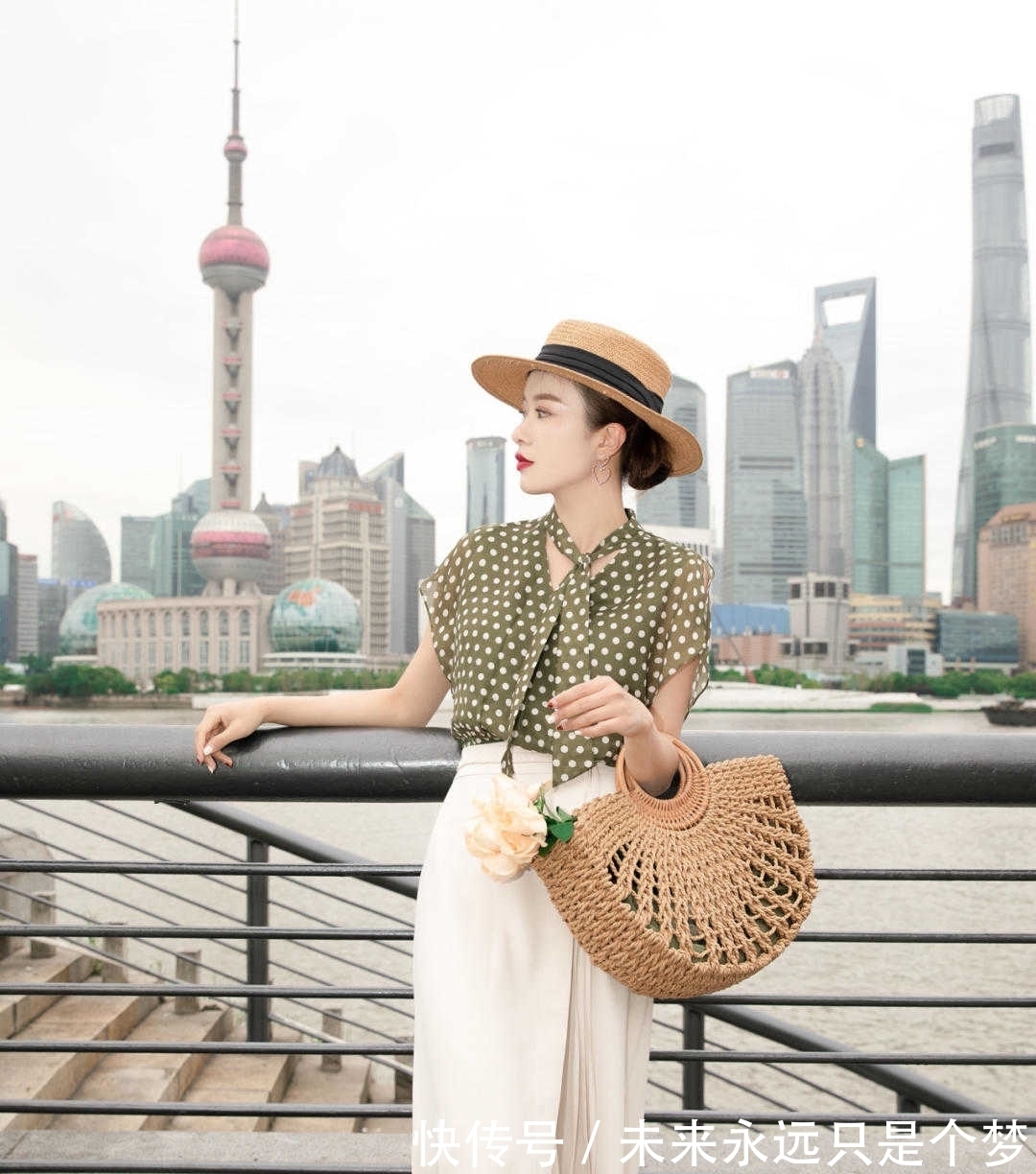 治愈系|夏季,3、40岁女人的治愈系风穿搭,遮肉显瘦,关键还时髦上档次