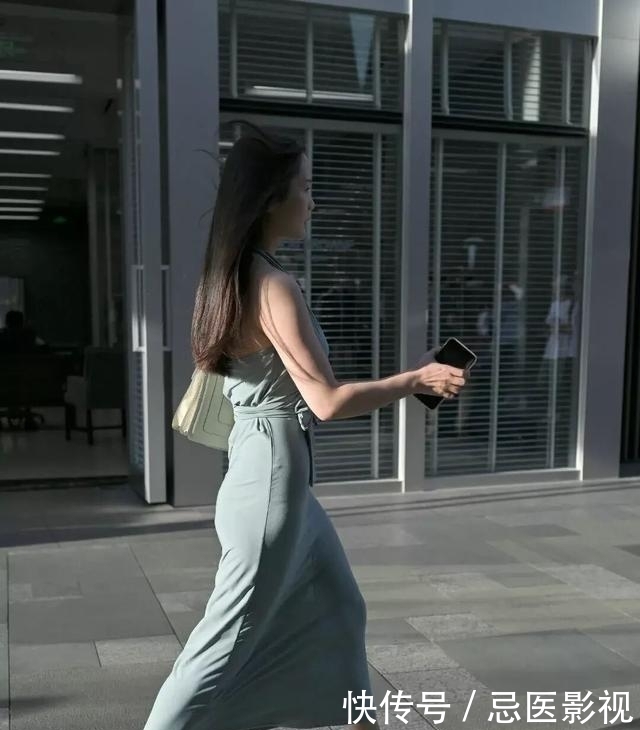 连衣裙的穿搭时尚大方,让你尽显身材,效果满满