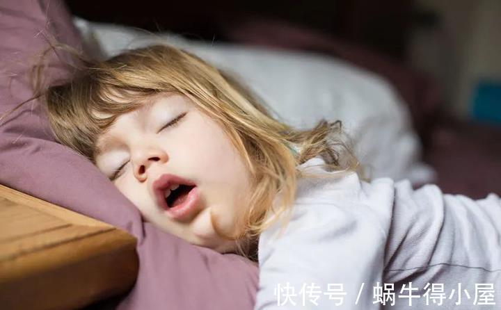 脊柱侧弯|孩子有“恋物癖”,每天摸着毛毯才能睡着?四大坏习惯要及时改正