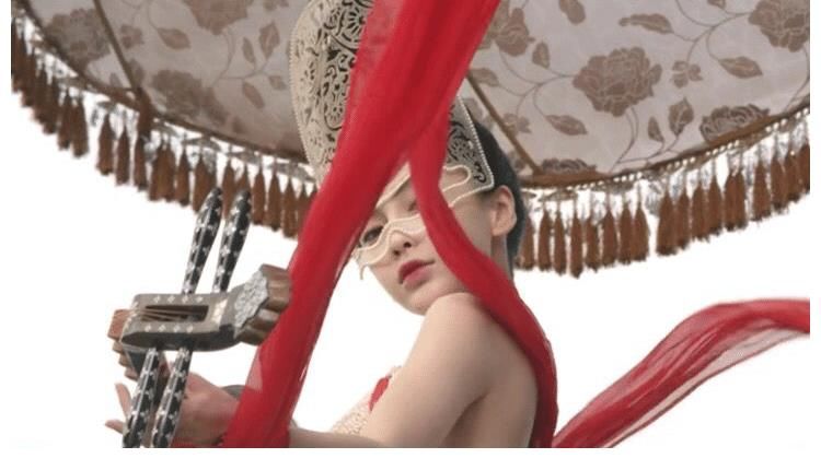 孤芳不自赏|从《奔跑吧》c位再到综艺陪衬，“花瓶”杨颖究竟应该何去何从？