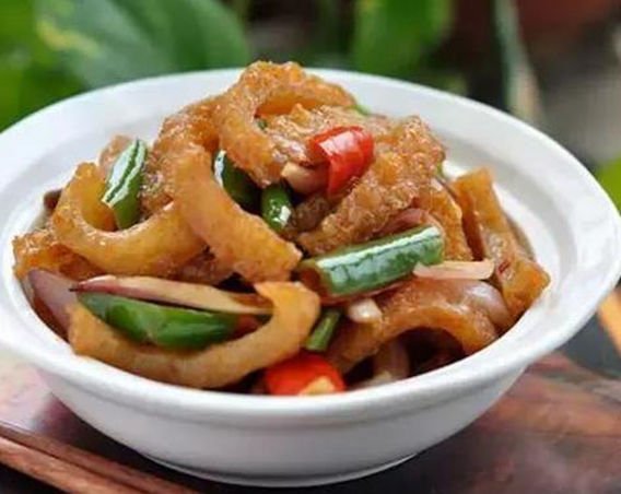 美食精选:野山椒炒鸡胗,酱香茶树菇,芫爆肉丝,酸辣脆猪皮做法