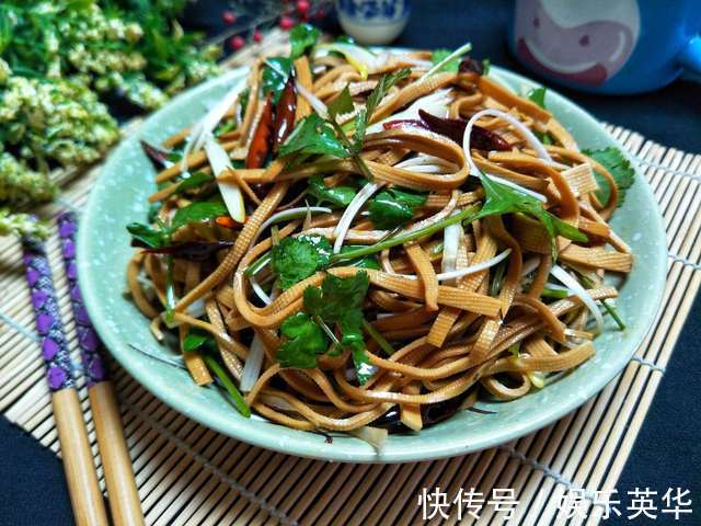 辣椒油|酒肉吃得没胃口,试试此菜,一盘不到2块钱,简单又解馋