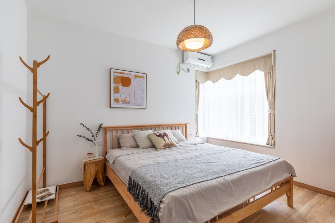 磨砂玻璃|装修的时候，他大胆选择全屋白墙的设计，没想到效果也可以这么好