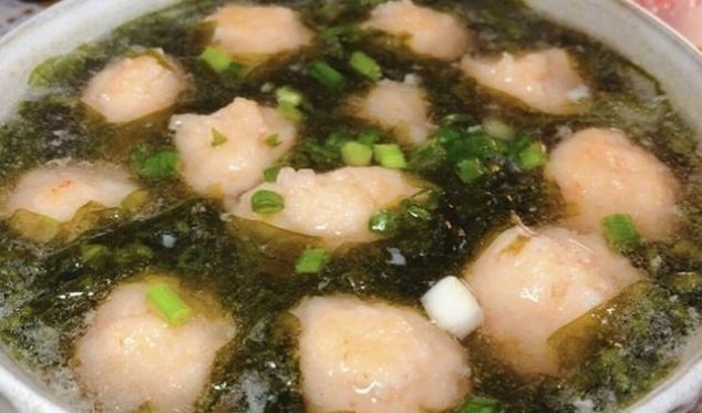 孩子特别爱吃的虾滑,制成紫菜虾滑汤,保管吃上两碗饭