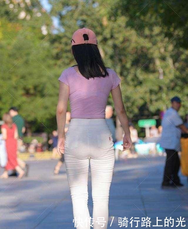 瑜伽裤|“漏斗形”身材的瑜伽裤美女，充满了休闲的气息，气质提升