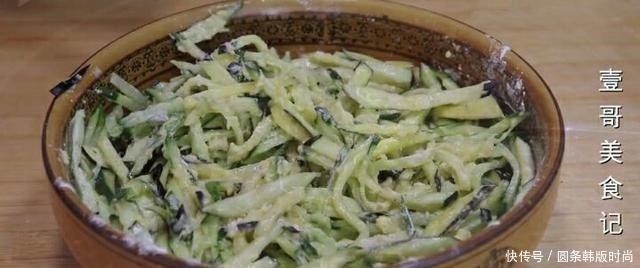 花椒粉|黄瓜里加1根茄子，这样做真是太香了，给肉都不换，营养又解馋
