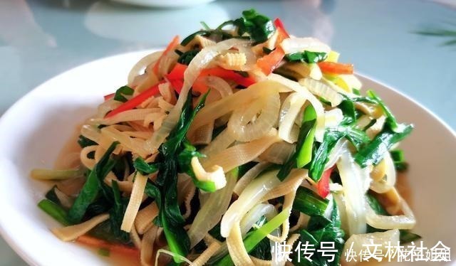 两口子周末这样吃午晚餐，不丰盛却舒心暖胃，网友简单的幸福