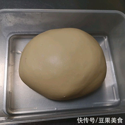 黄油鸡蛋|#一口新年味，全家享佳味#松软浓香布里欧辫子面包