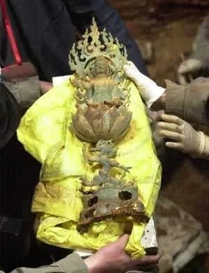 雷峰塔千年秘密,挖出了奇珍异宝!