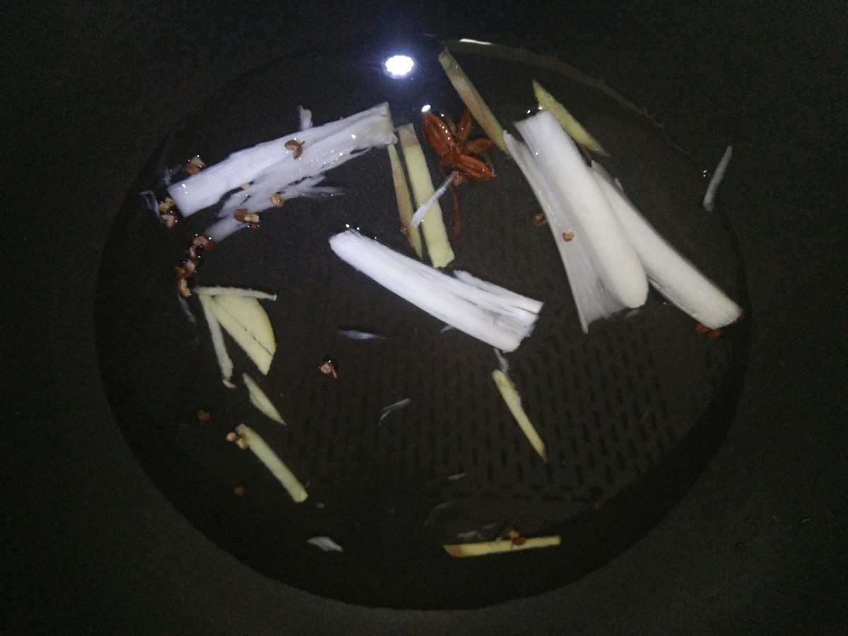 会流汤的灌汤小笼包,皮薄多汁味道棒,很简单一看就会