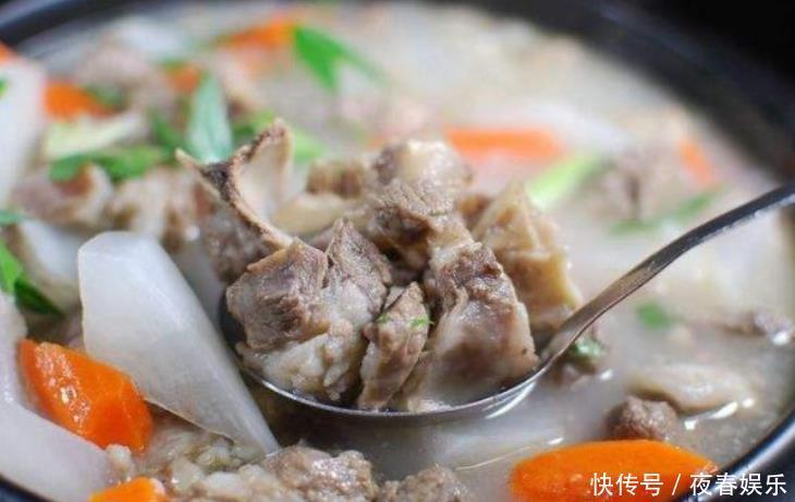 炖羊肉时最忌讳放“它”,多数人不懂乱放,难怪汤不鲜,肉不嫩