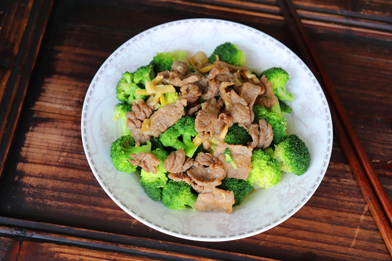 牛肉|牛肉和西兰花天生一对,牛肉鲜嫩,西兰花翠绿,脆嫩爽口营养高