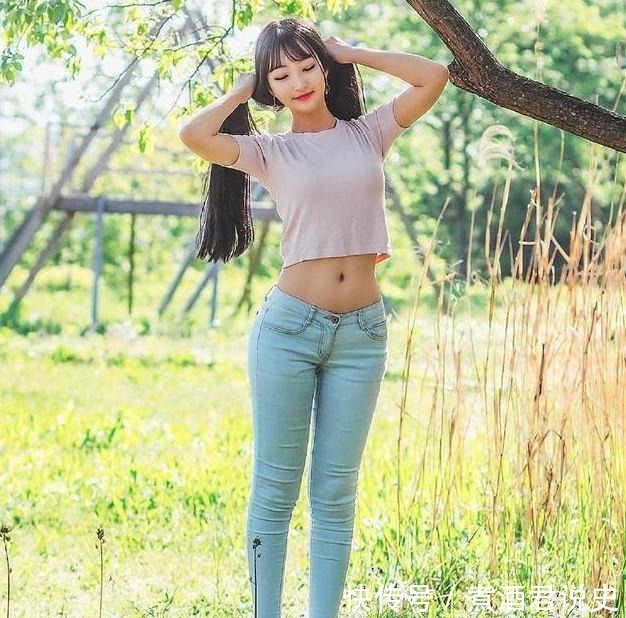 都市|简洁的牛仔裤更加适合现在的都市人群!