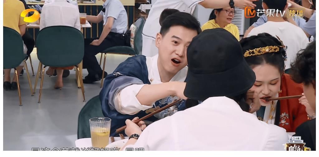 檀健次|《中餐厅》没剧本就垮了?周也抱怨揽客被拒绝,黄晓明回应很讽刺