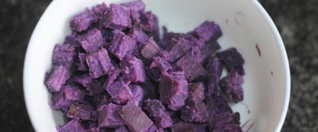 面饼|披萨没有烤箱也能做，用它做更省时间，照样美味可口！