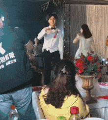 |搞笑GIF:嫂子你听我解释 事情不是你想象的那样