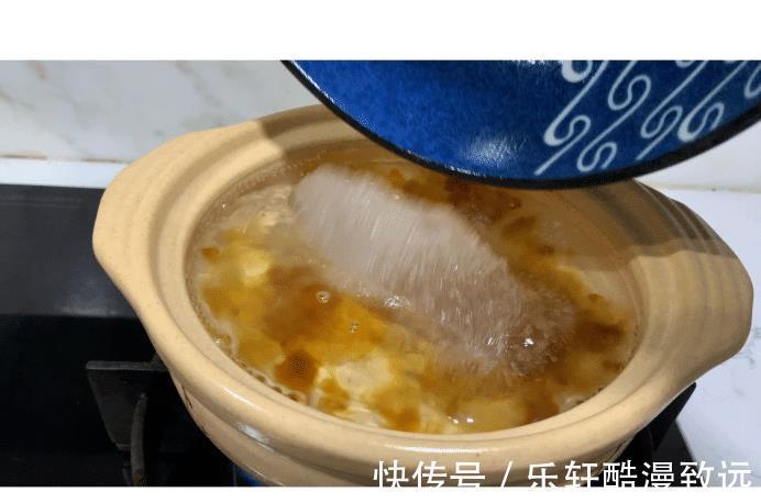 化妆品|女性要常喝的甜品，桃胶炖雪燕，美容养颜味道好