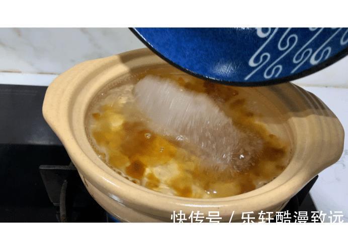 化妆品|女性要常喝的甜品,桃胶炖雪燕,美容养颜味道好