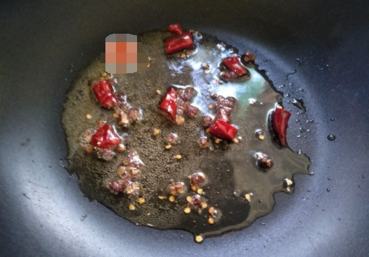 吃这菜真爽,两三下炒一盘,隔几天就做一回,比大鱼大肉都香