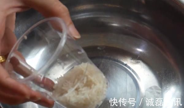 小半杯|夏天手脱皮很难看?加点厨房里的它搓一搓,1块钱解决手脱皮