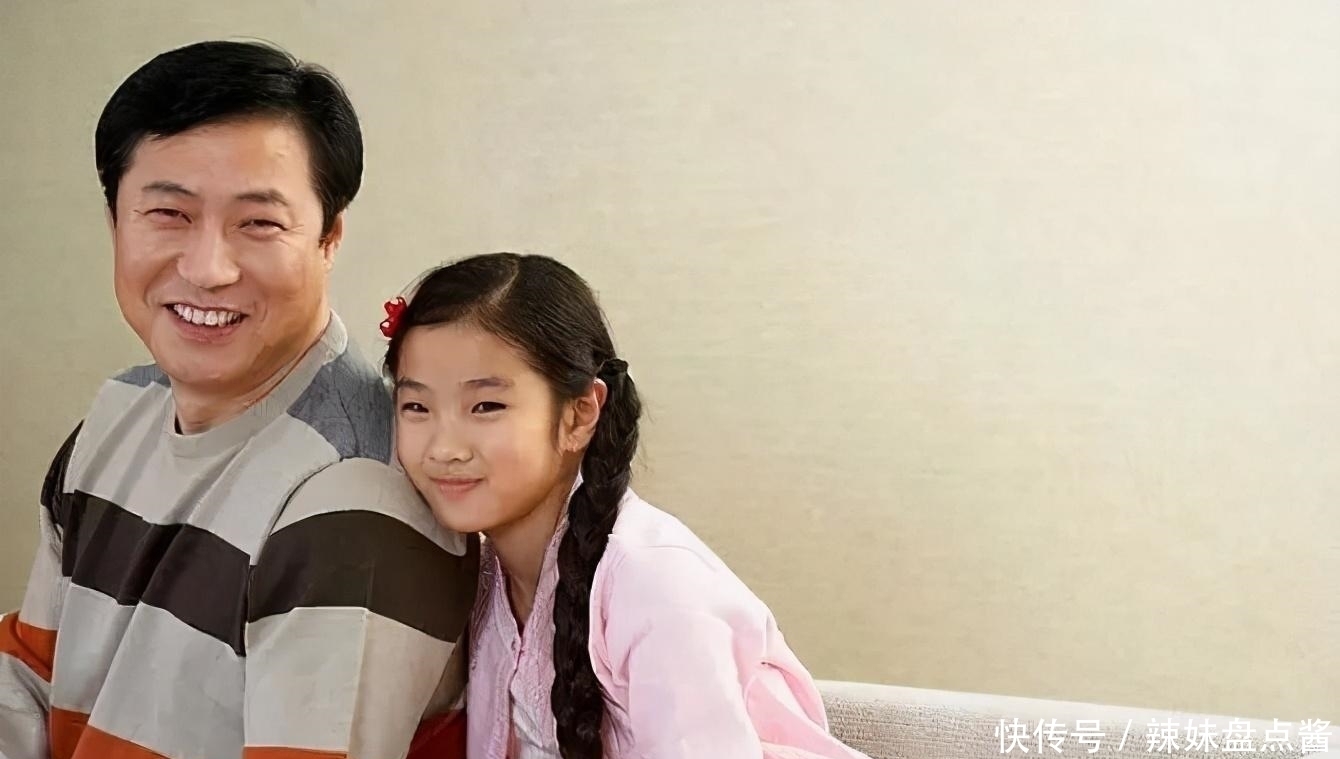 宝爸|实锤了!爸爸带娃果然不靠谱,路遇大雨,父女上演“窒息”的父爱