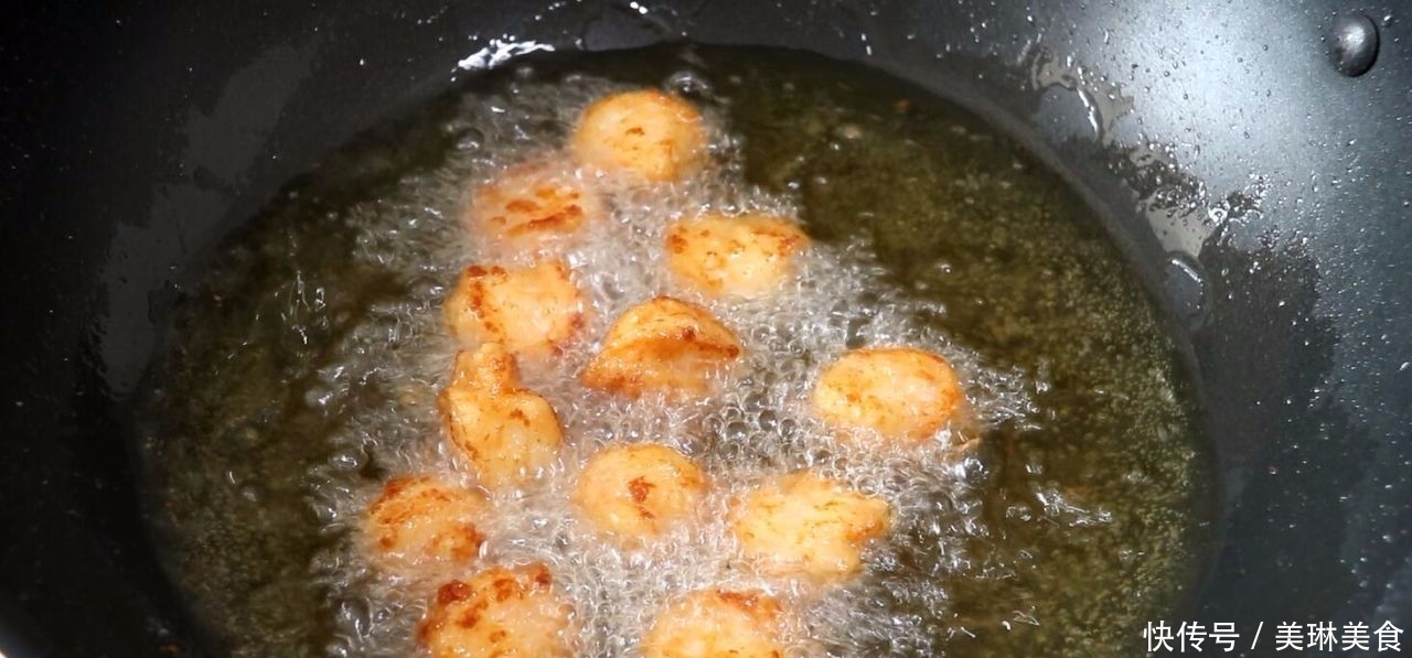 教你做抓炒大虾,虾肉一点也不老,外酥里嫩,包裹着酸甜咸的酱汁