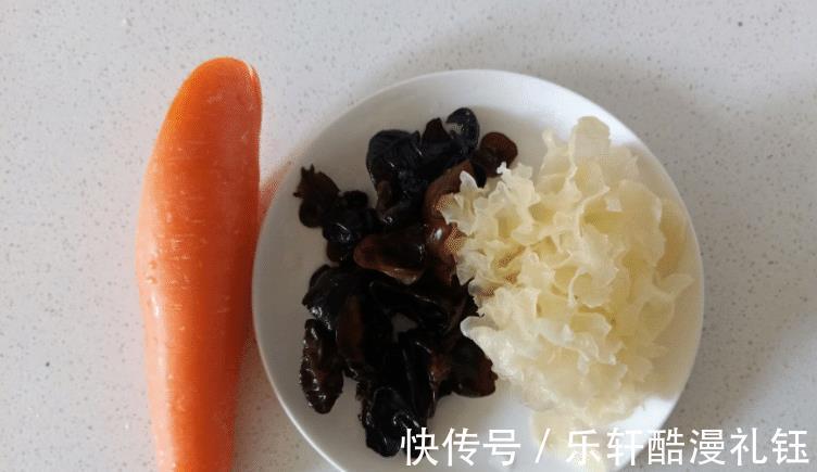 黑木耳|一道适合夏天吃的凉拌菜，酸甜开胃营养高，全家都喜欢