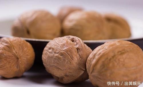 医生|常吃核桃,好处比较多,医生却说:3种人吃了对身体并不好