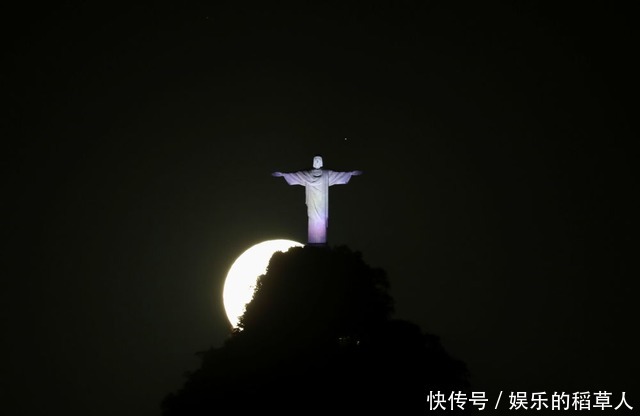 月全食 全球夜空同时上演天象奇观：“月全食”与“超级月亮”