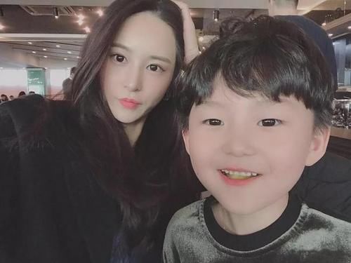 健身|32岁,儿子八岁,蜂腰翘臀,火了....