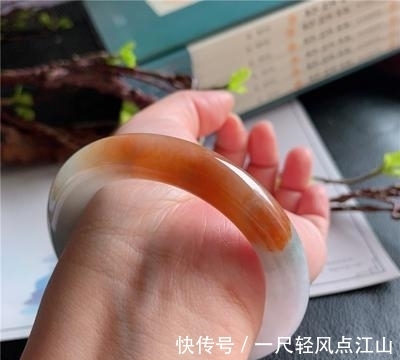 翡翠手镯 一般冰种玉镯子的价位