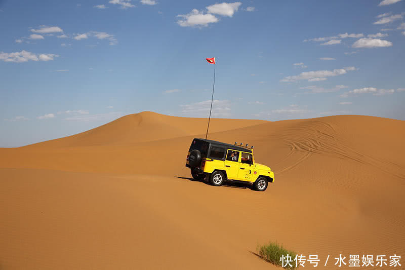 腾格里沙漠月亮湖|中国第四大沙漠，苍天圣地腾格里沙漠给你一次心灵的朝圣