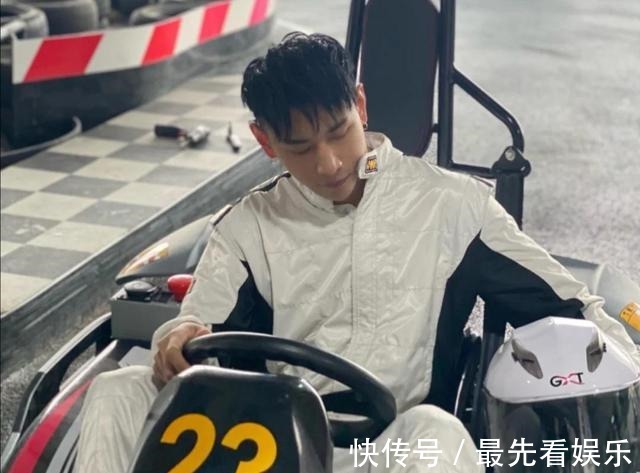 大男孩 气质满满、英俊潇洒的机车男孩，个性帅气连体机车服尽显狂野魅力！