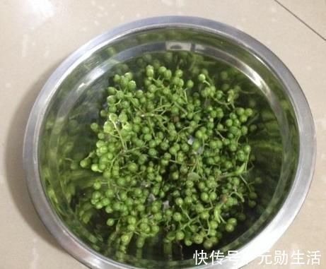 花椒粒|炸花椒油时，直接下锅炸就错了！多做1步，花椒油才够香、麻味足